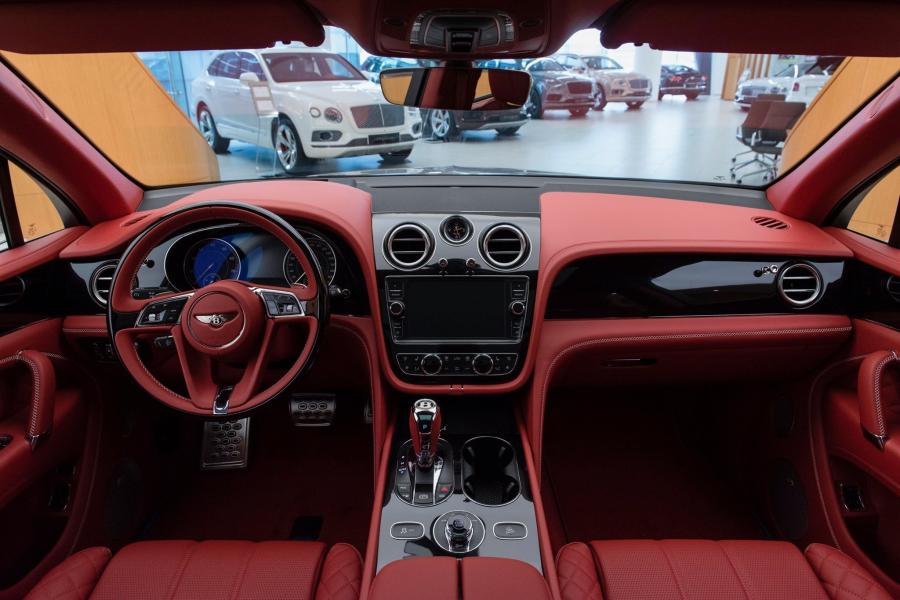 Торпедо Bentley Bentayga W12 2020 года  (UAE) (фото 6 из 10)